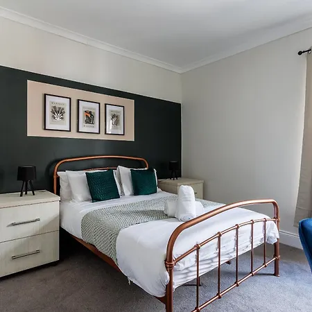 Modern 3-bed For Families Contractors & Friends *