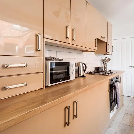 Modern 3-bed For Families Contractors & Friends *