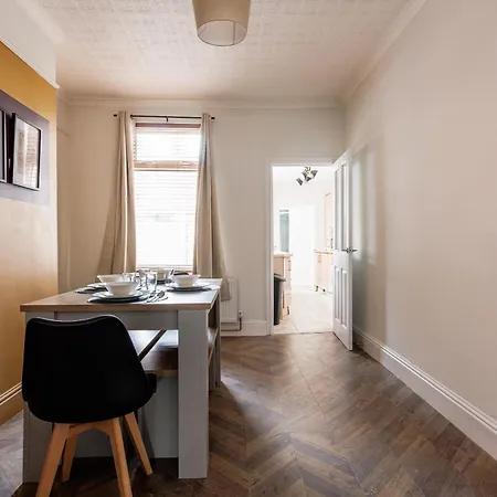 Modern 3-bed For Families Contractors & Friends