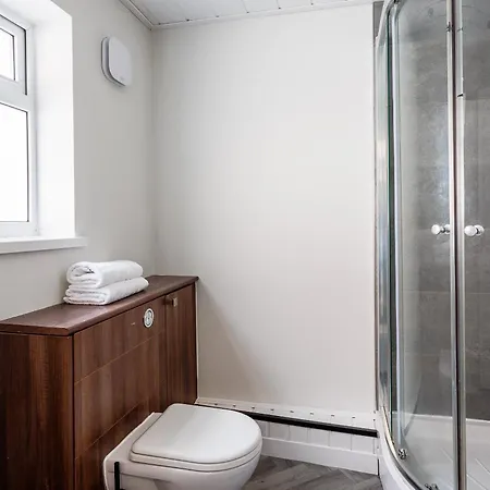 Tatil Evi Modern 3-bed For Families Contractors & Friends *