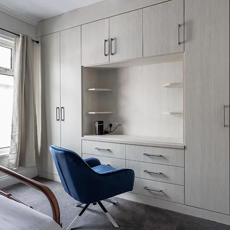 Modern 3-bed For Families Contractors & Friends