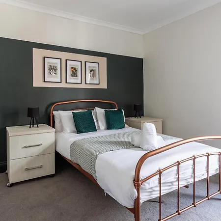 Modern 3-bed For Families Contractors & Friends